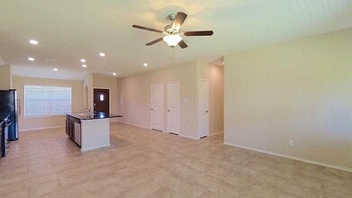 3839 Raintree Village Dr in Katy, TX - Building Photo - Building Photo