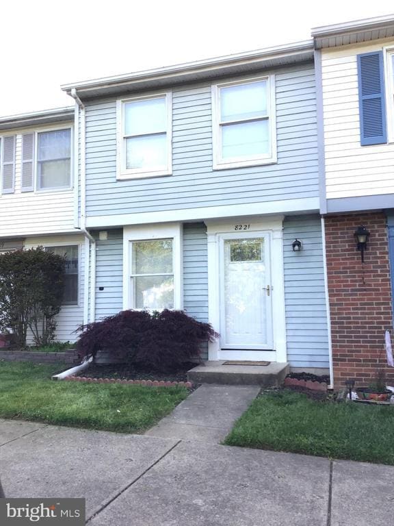 8221 White Stone Ln in Springfield, VA - Building Photo - Building Photo
