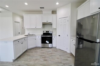 14 Hooper St in San Juan, TX - Foto de edificio - Building Photo
