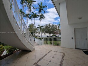 6930 Rue Vendome in Miami Beach, FL - Building Photo - Building Photo