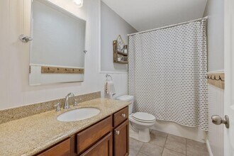 2715 W Brooke Ave in Visalia, CA - Building Photo - Building Photo