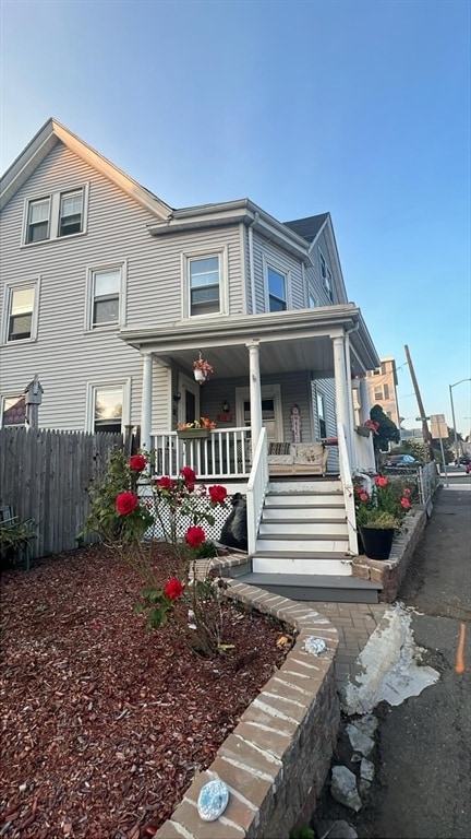52 Essex St