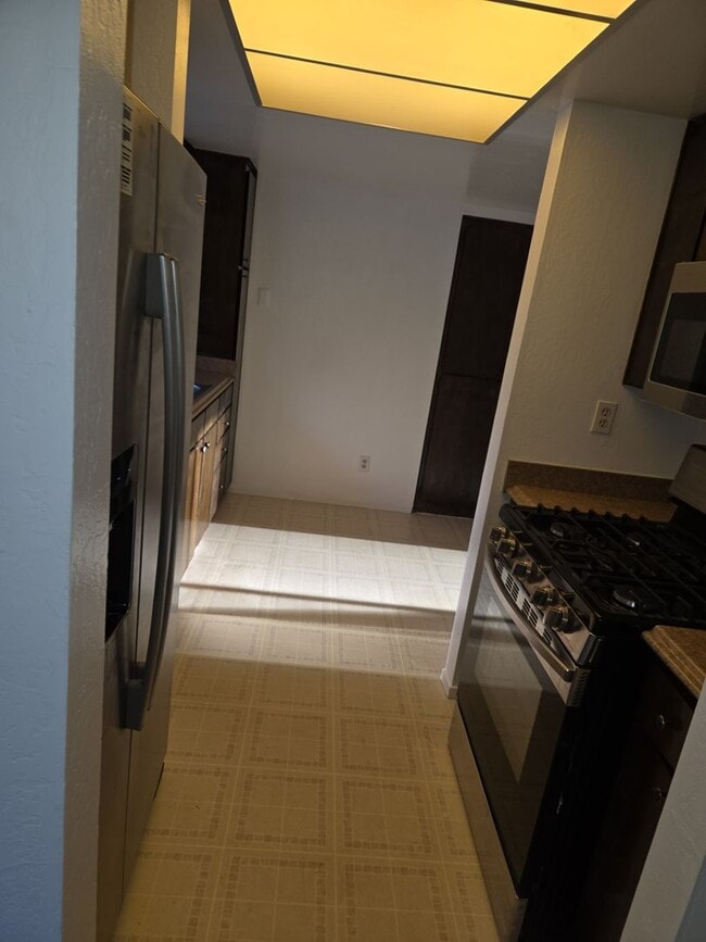 1256 Sierra Blvd in South Lake Tahoe, CA - Foto de edificio - Building Photo