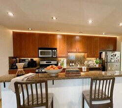 1940 N Highland Ave, Unit 27 in Los Angeles, CA - Building Photo - Building Photo