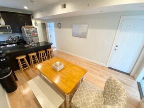 119 G St, Unit 3 in Boston, MA - Foto de edificio - Building Photo