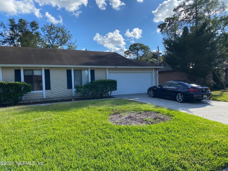 4294 Tanglewilde Dr S in Jacksonville, FL - Building Photo