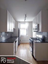 2329 N Rockwell St, Unit 3C in Chicago, IL - Building Photo - Building Photo