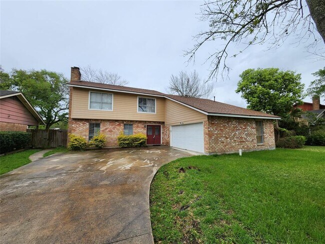 2110 Hilton Head Dr in Missouri City, TX - Building Photo - Building Photo