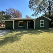 413 Arrowhead Trace in Grand Prairie, TX - Building Photo