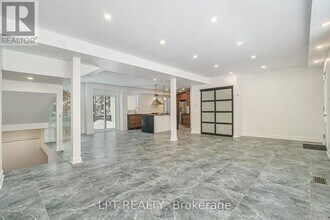 2112 Alta Vista Dr in Ottawa, ON - Building Photo - Building Photo
