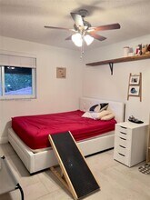 568 N University Dr in Plantation, FL - Foto de edificio - Building Photo