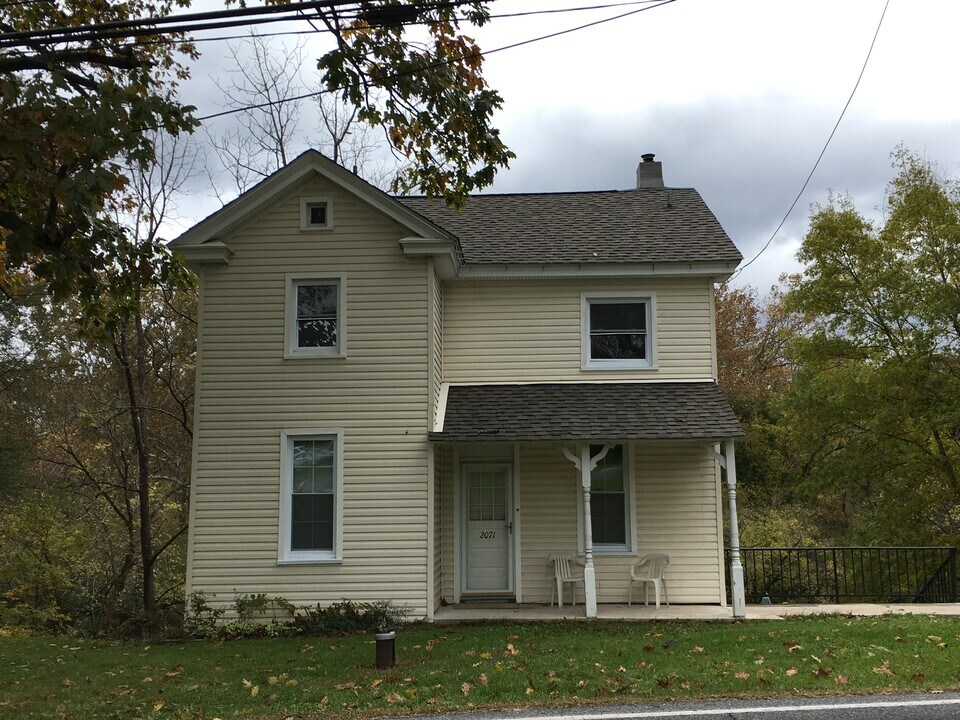 2071 Tulpehocken Rd in Wyomissing, PA - Building Photo