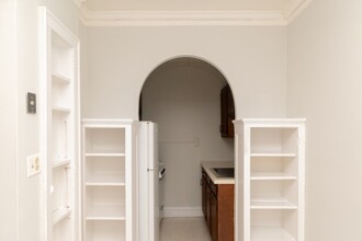 430 W Roscoe St, Unit 401 in Chicago, IL - Building Photo - Building Photo