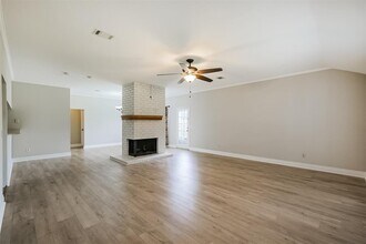 2315 Cunningham Dr in Pearland, TX - Foto de edificio - Building Photo
