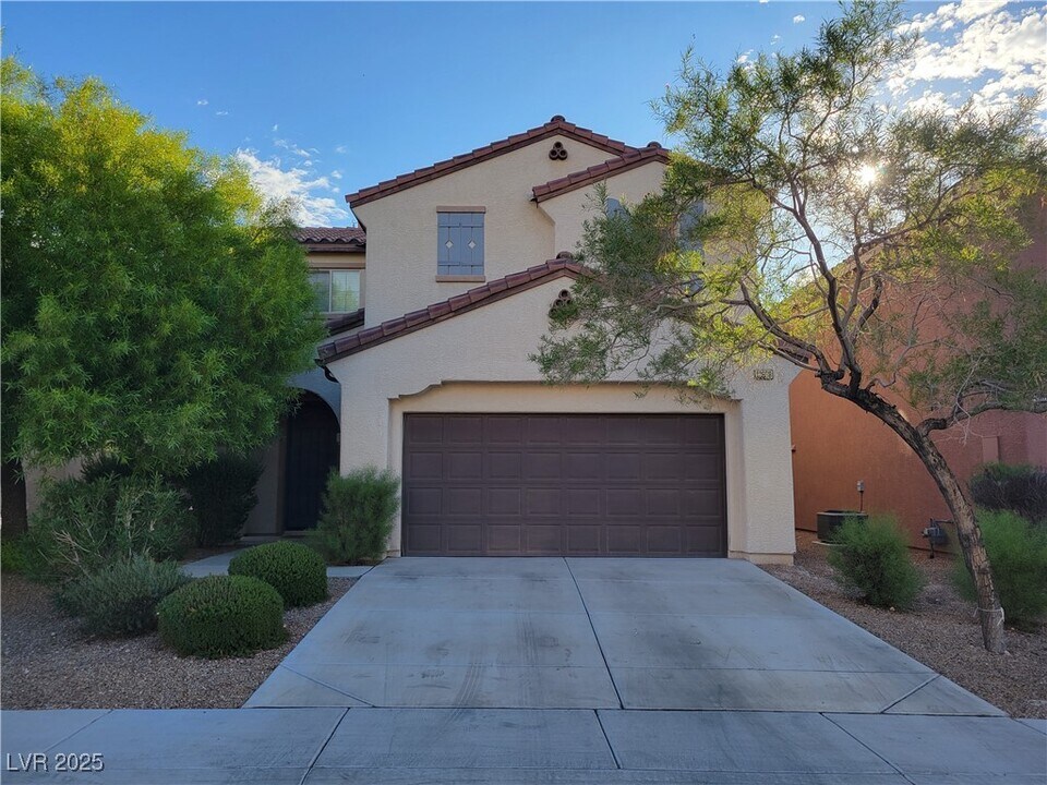 10668 Moss Lake St in Las Vegas, NV - Building Photo