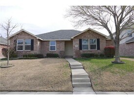 2814 Lake Vista Dr in Wylie, TX - Building Photo