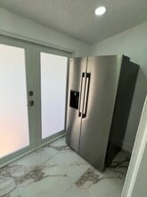 301 SW 76th Ct, Unit 301 in Miami, FL - Foto de edificio - Building Photo