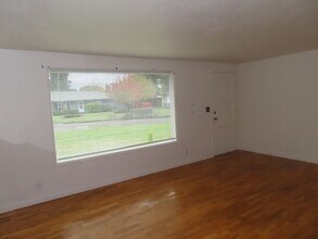 315 Oak Leaf Dr in Eugene, OR - Building Photo - Building Photo