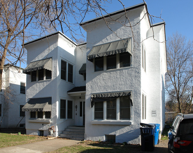 2111 Selby Ave in St. Paul, MN - Building Photo - Building Photo