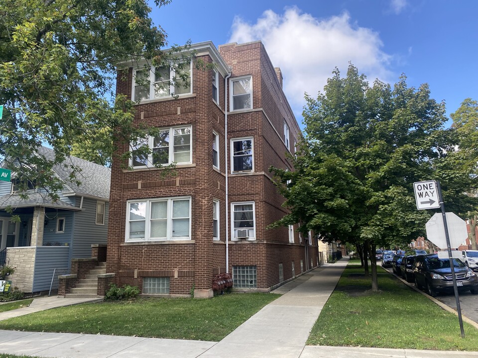 4256 N Sawyer Ave in Chicago, IL - Building Photo