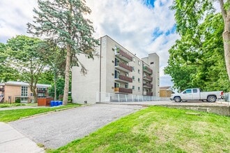 140 Kent Street in Whitby, ON - Building Photo - Building Photo