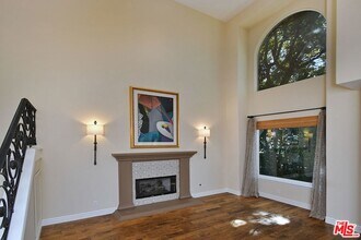 12207 Cantura St in Los Angeles, CA - Foto de edificio - Building Photo