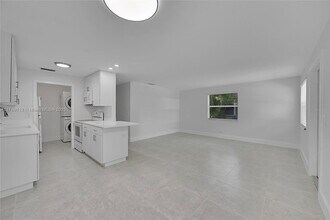 810 SW 12th Ct in Fort Lauderdale, FL - Building Photo - Building Photo