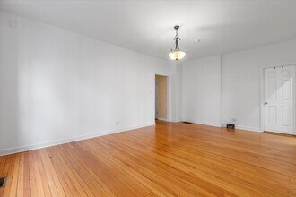 6445 N Greenview Ave, Unit 1 in Chicago, IL - Building Photo - Building Photo