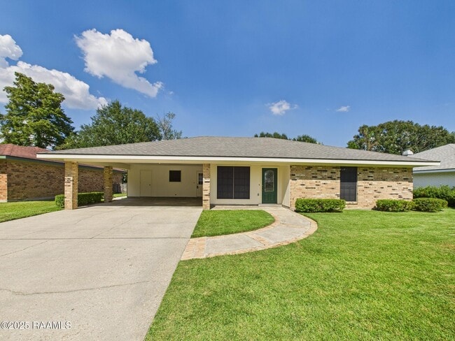 302 Lark Dr