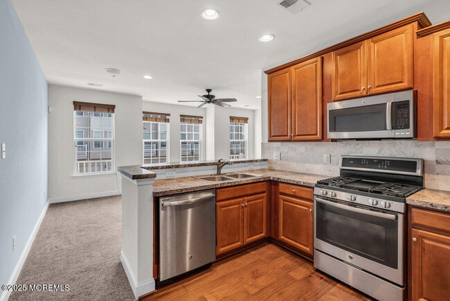 16 Michael Dr in Tinton Falls, NJ - Building Photo - Building Photo
