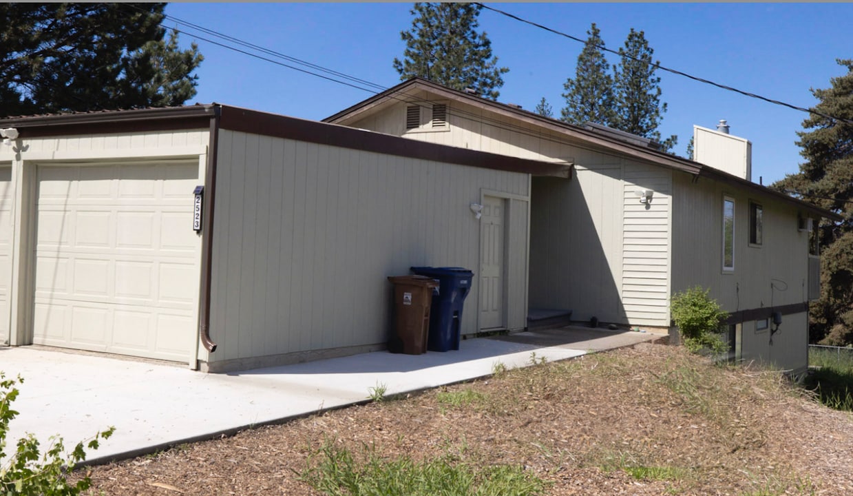 2523 N Nettleton St in Spokane, WA - Foto de edificio