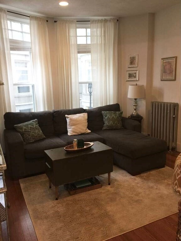 1677 Beacon St, Unit 2 in Brookline, MA - Building Photo - Building Photo