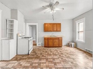 3635 E 49th St in Cleveland, OH - Building Photo - Building Photo