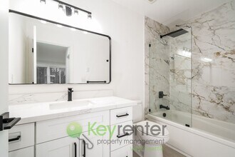 1042 S Director St in Seattle, WA - Building Photo - Building Photo