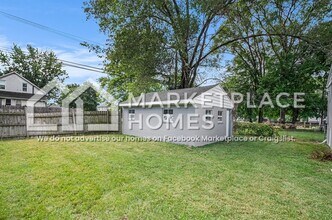 8220 Jackson Ave in Warren, MI - Building Photo - Building Photo