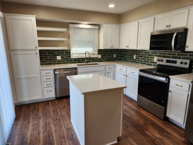 13930 Walnut Cir in Omaha, NE - Building Photo - Building Photo