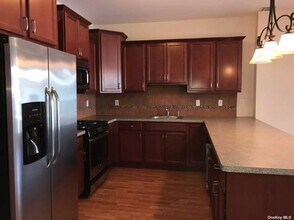 975 Main St in Farmingdale, NY - Building Photo - Building Photo