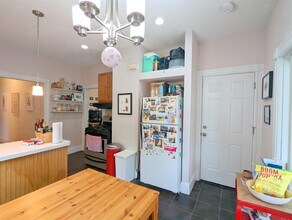 390 Washington St, Unit 1 in Somerville, MA - Foto de edificio - Building Photo