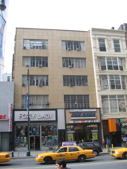 30-32 E 14th St in New York, NY - Building Photo