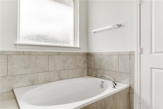 712 Affazia Ln in Andice, TX - Foto de edificio - Building Photo