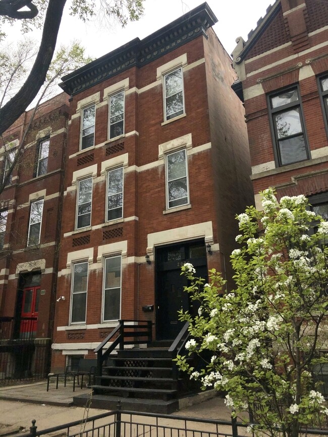 property at 2032 N Bissell St