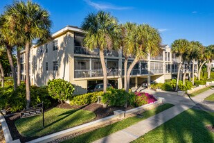 South Beach Club in Naples, FL - Building Photo