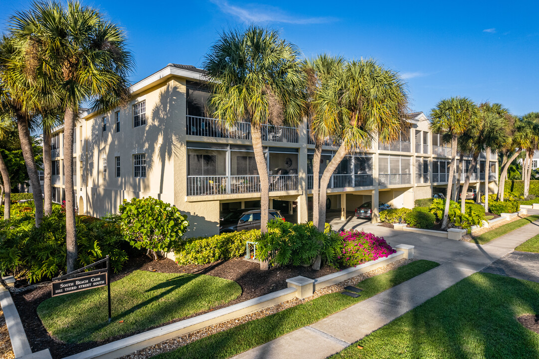 South Beach Club in Naples, FL - Foto de edificio