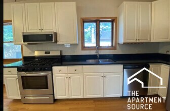 1349 N Wolcott Ave, Unit 1 in Chicago, IL - Building Photo - Building Photo