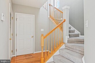 2710 Manhattan Pl in Vienna, VA - Building Photo - Building Photo