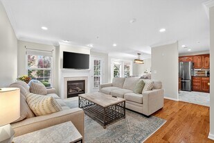 34 Marina Dr in Bayonne, NJ - Building Photo