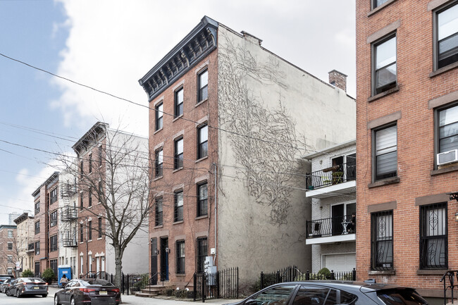 307 7th St in Jersey City, NJ - Foto de edificio - Building Photo