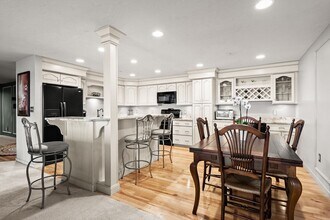 1001 Marina Dr in Quincy, MA - Building Photo - Building Photo