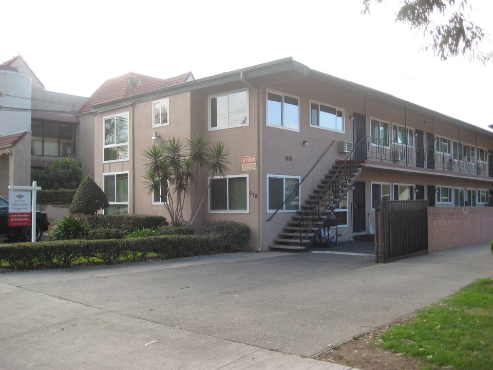 918 E Acacia Ave in Glendale, CA - Building Photo