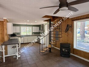 18633 River Woods Dr in Bend, OR - Building Photo - Building Photo